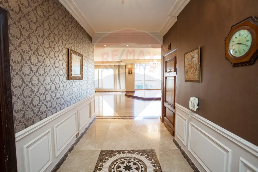 شقة للبيع 305 م كفر عبده (بجوار British Council) -