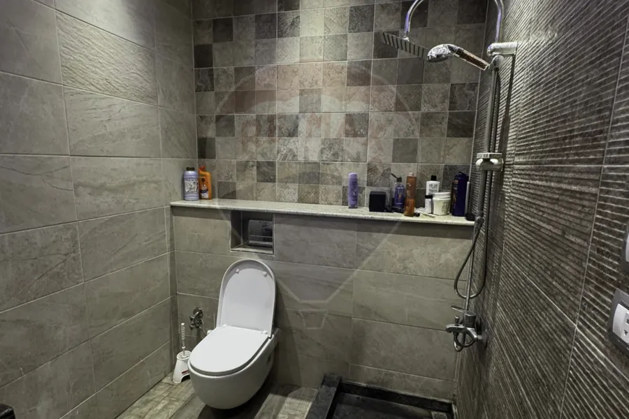 شقة للإيجار المفروش 165 م سموحة (ش فوزي معاذ)