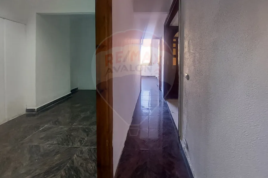 Adminstrative unit for rent 200m Louran (Al aqbal main st- steps from abu qer st)