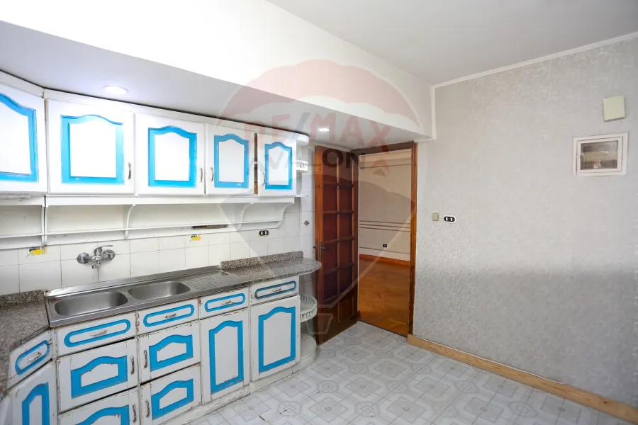 شقة للايجار 170 م كفر عبده (ش سكينة بنت الحسين)