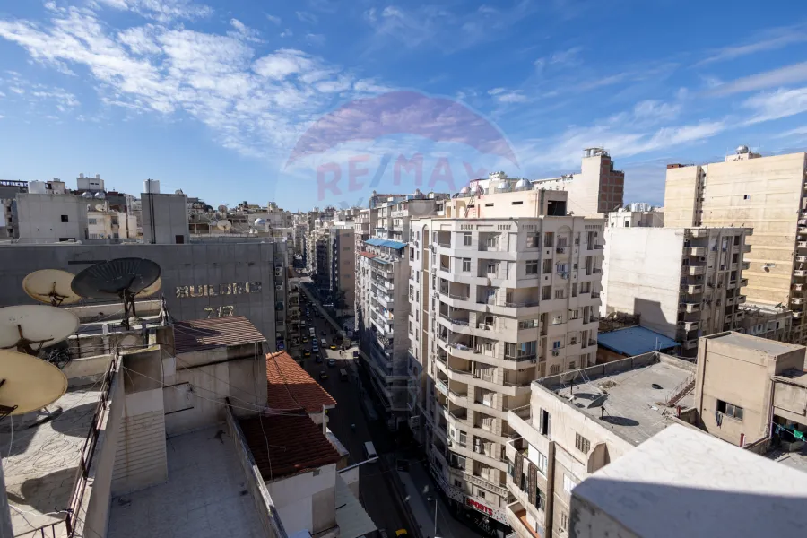 شقة للبيع 240 م لوران (ش ابو قير مباشرة)