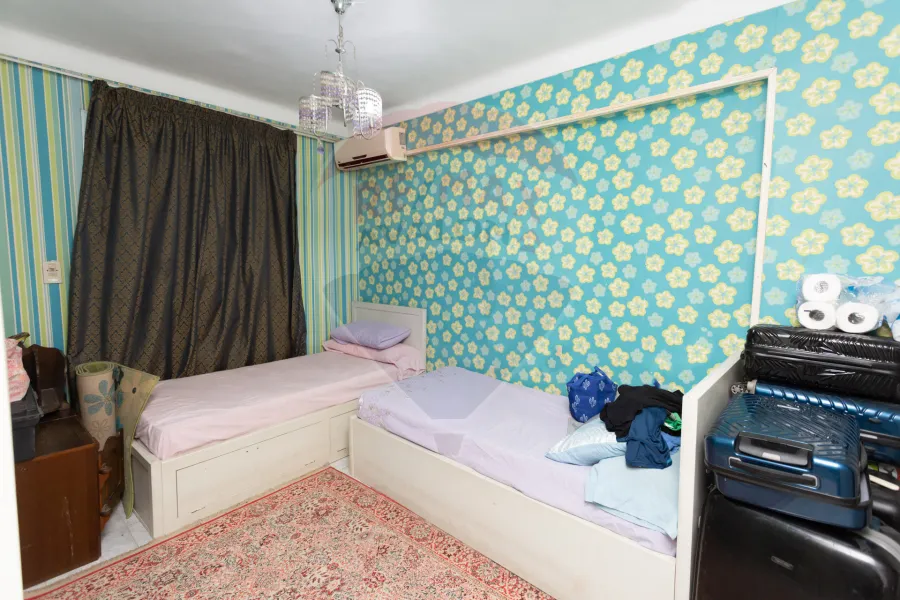 شقة للبيع الازاريطة (خطوات من البحر)  100 م