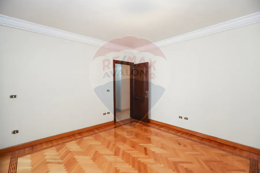 شقة للبيع 175 م سموحة ( ش فوزى معاذ )