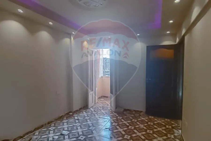 شقة للبيع 90 م محرم بك (مدينة الشباب)