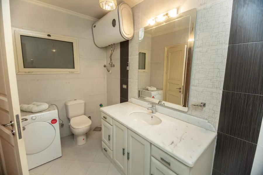 شقة للإيجار مفروش 265 ثروت (على الترام مباشرة)