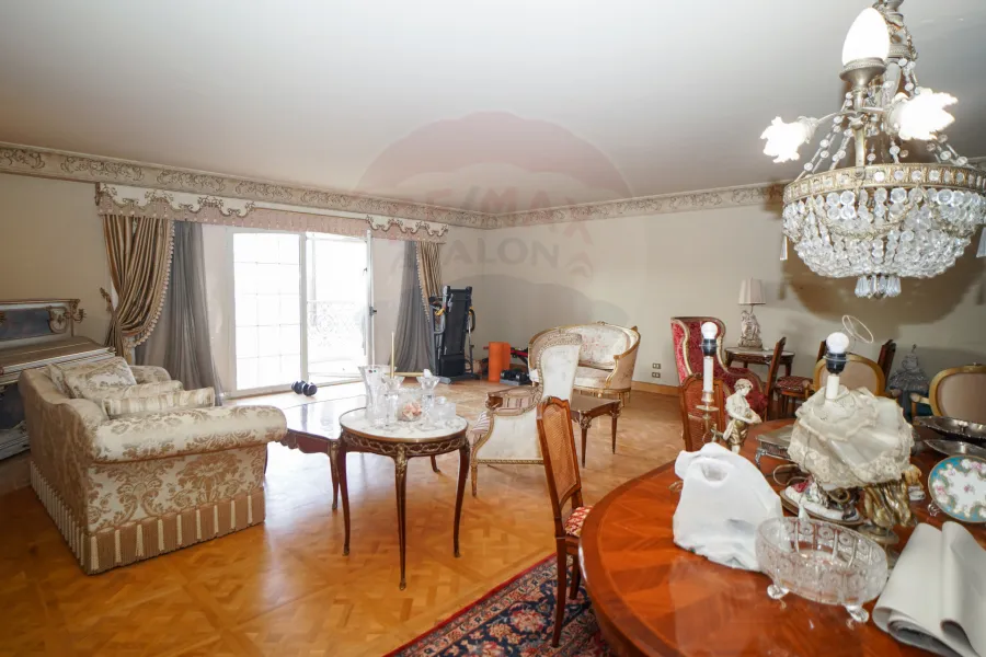 شقة للبيع 270 م سموحة (ش ألبرت الأول)