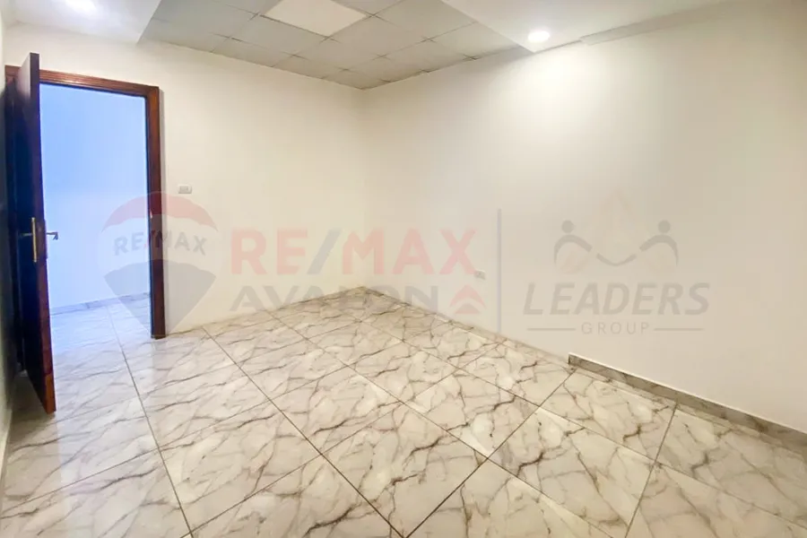 Licensed administrative headquarters for rent, 75 m Camp Caesar (directly on the tram)