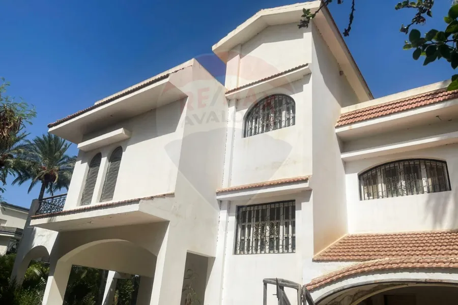 Duplex villa registered with a blue contract for sale 2,150 m King Mariout (compound beside Africana hotel)