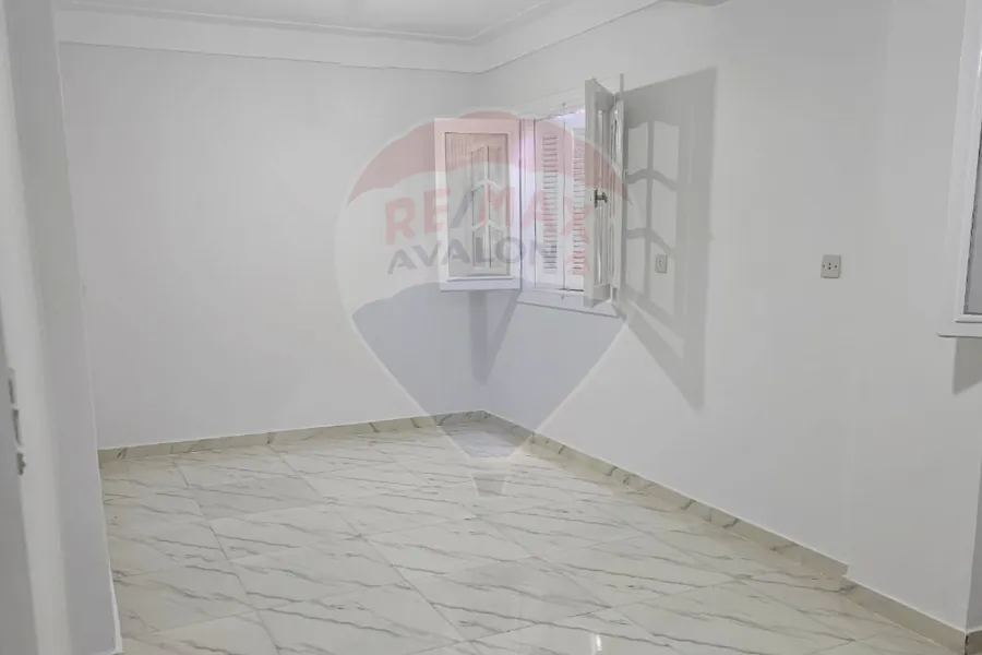 شقة للايجار 100 م كامب شيزار ( ش حامد نصر )