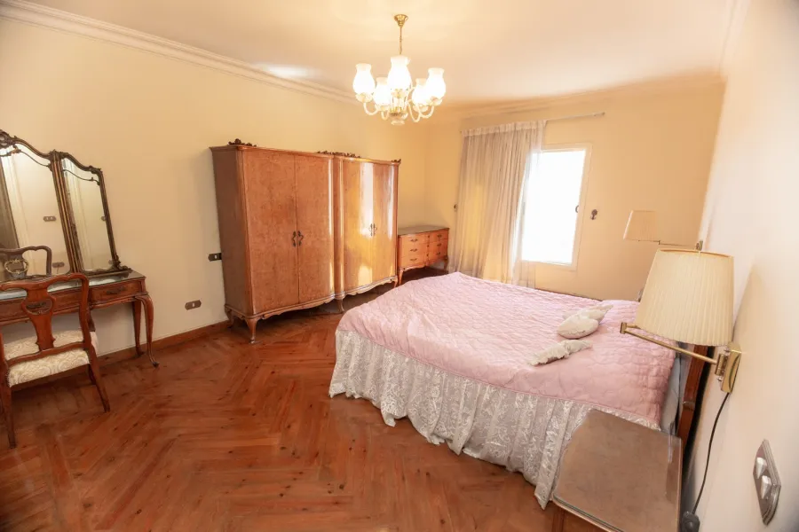 شقة للإيجار مفروش 265 ثروت (على الترام مباشرة)