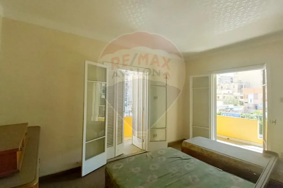 شقة للإيجار 185 م رشدي (ش ابو قير رئيسي)