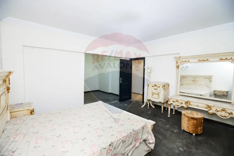 شقة للبيع 250 م رشدي (ش ابراهيم حلمي)