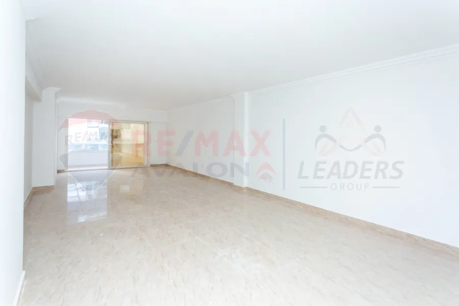 شقة للايجار 202 م سموحة (جراند فيو)