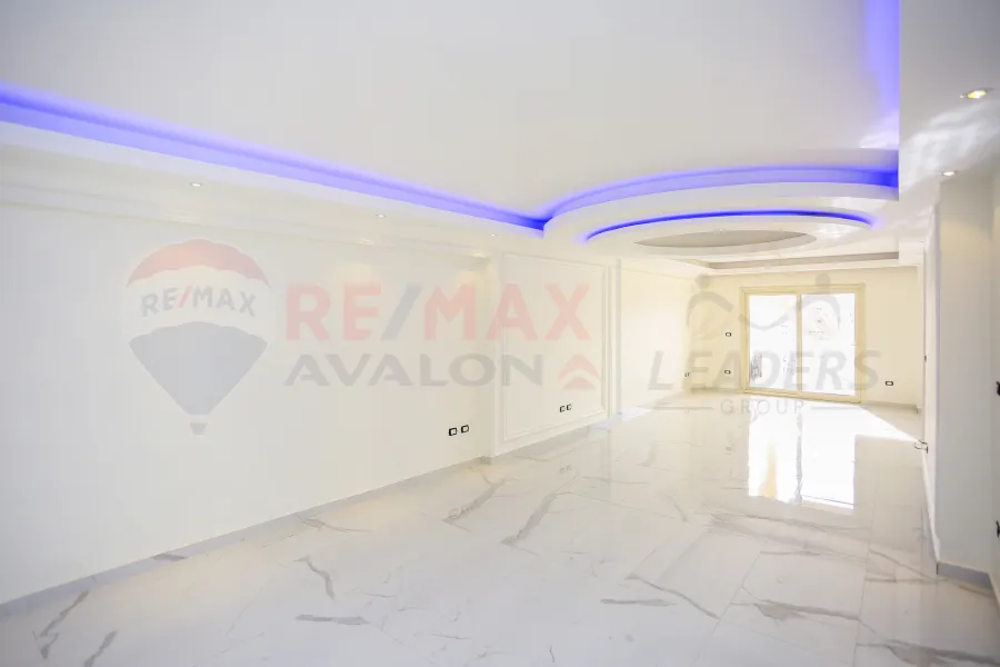 شقة للبيع 275 م لوران (ش شعراوي)