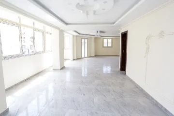 شقة دوبلكس مسجلة شهر عقارى للبيع 400 م لوران (ش شعراوى علي الترام مباشرة)