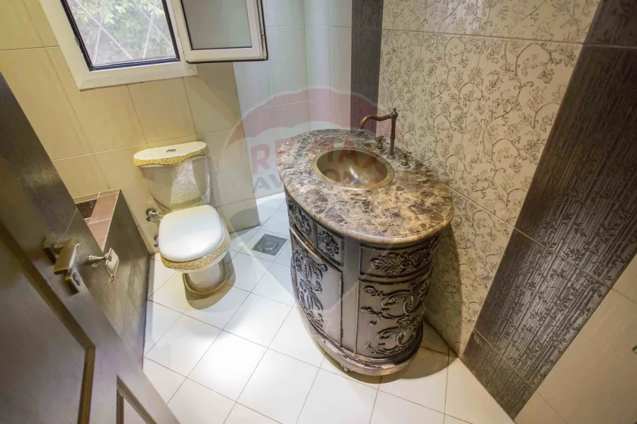 فيلا تريبلكس مفروشة للايجار475 م محرم بك (كومباوند ميروزا بجوار كارفور)