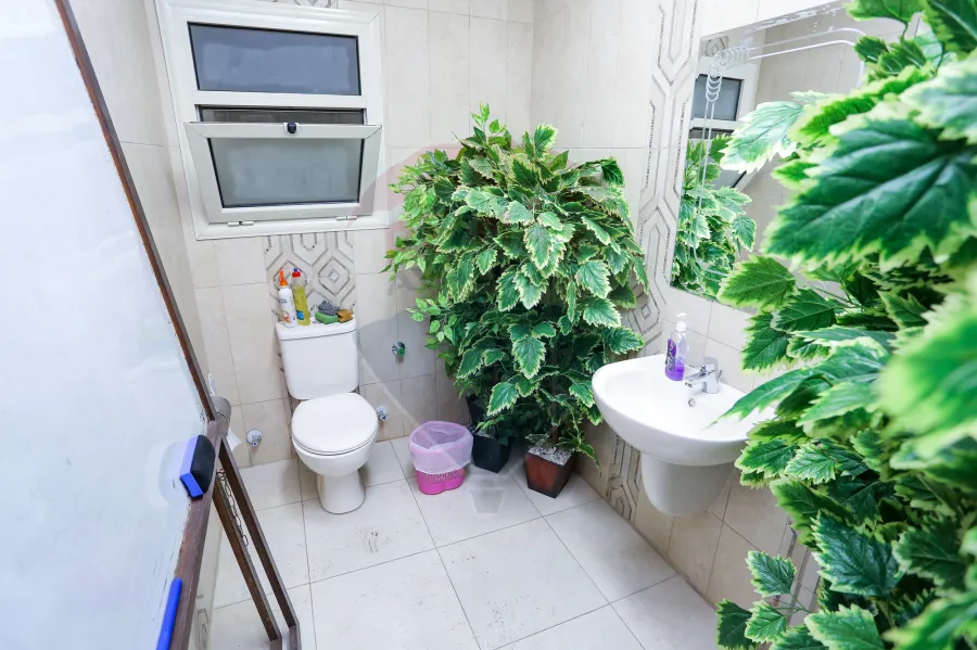 Administrative Office for rent 125m Janacklees ( Elsalam Interbuild Tower - Abu Qir St.)