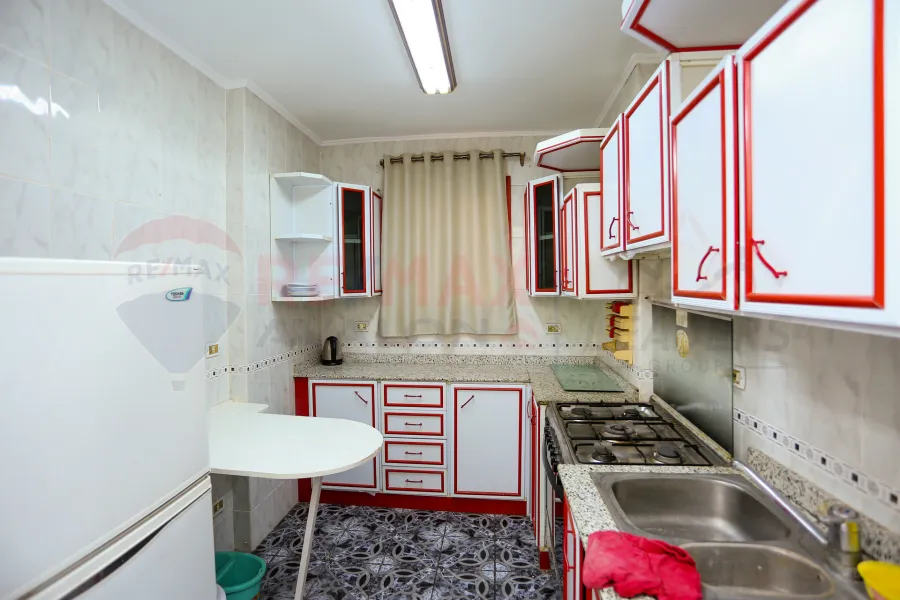 Apartment for sale 110 m Al-Maamoura Al-Shati (Al-Mashtal St. - Steps from the sea)