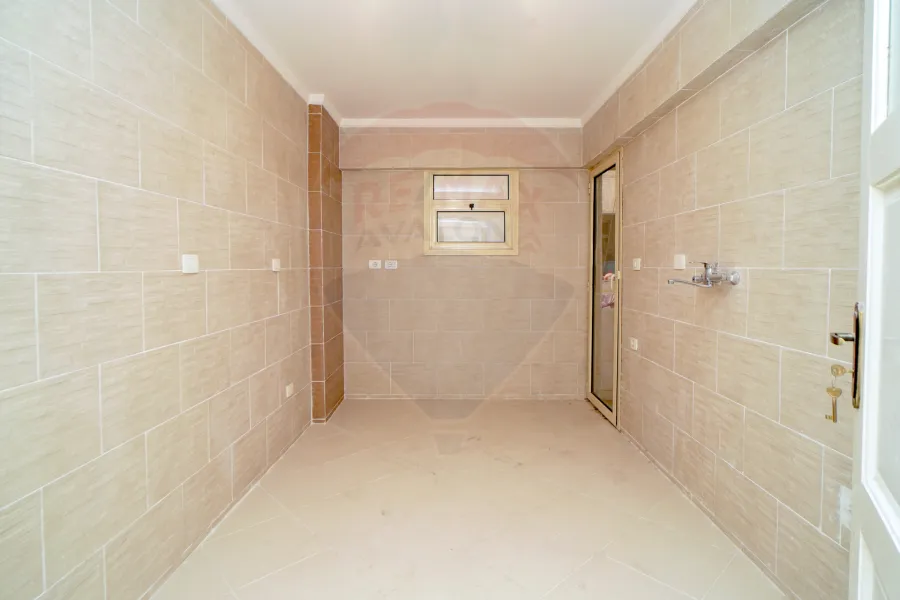 شقة للبيع 150  م سيدي بشر (ش مصطفى كامل _ كومباوند العمار)