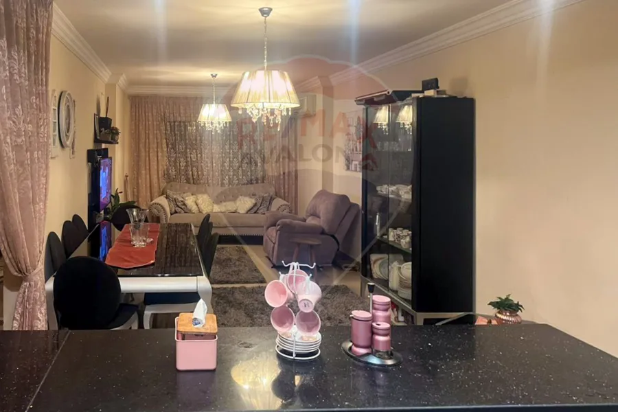 Apartment for sale 100 m Camp Caesar (Steps from the sea)