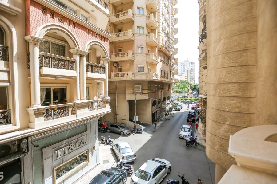 شقه للبيع  250 م كفر عبده ( خطوات من ميدان سانت جيني )