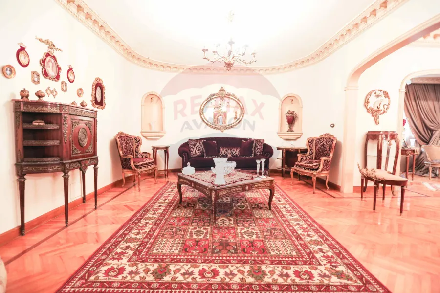 شقة للبيع 270 م السرايا (  خطوات من البحر وفندق المحروسة )