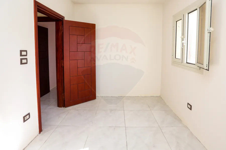 شقة للبيع 140 م + روف خاص  لوران (ش الإقبال)