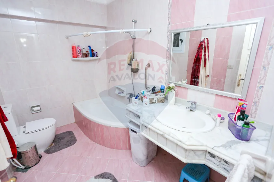 شقة للبيع 180 م رشدى (ش رشدى)