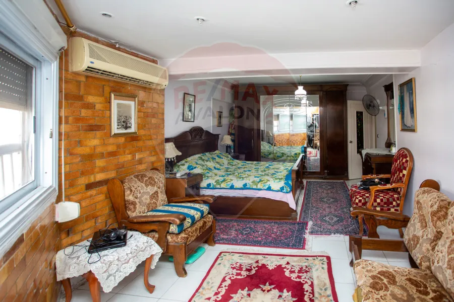 شقة للبيع 170 م سابا باشا (على الترام مباشرة)