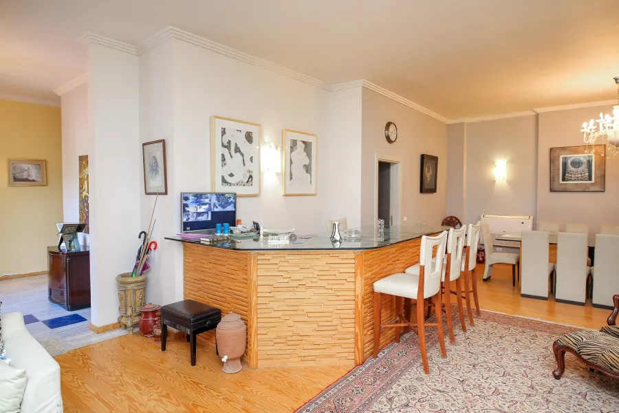 فيلا مستقلة للبيع 1100م  كينج مريوط (أعلي ربوه في البحيرة - خطوات من هيلتون كينج رانش والأستاد)