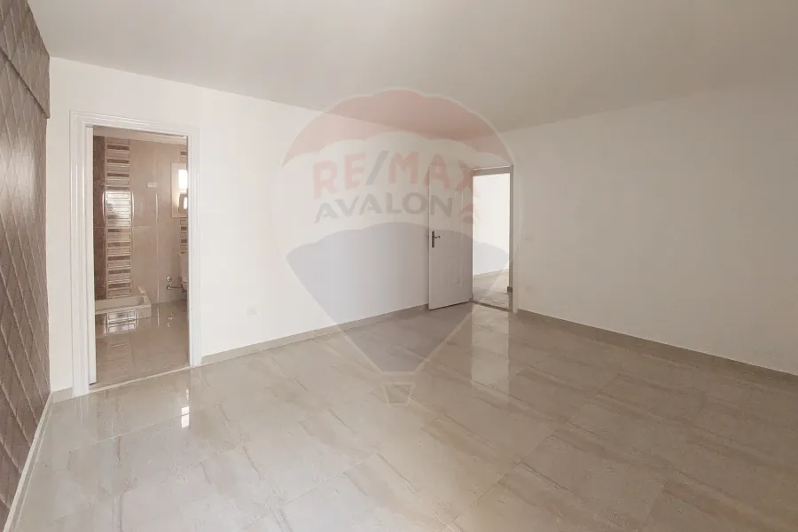 شقة للايجار 181 م سموحة (كومباوند الصيادلة)