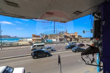 محل + ميزان للإيجار 250 م ميامي (علي البحر مباشرة)