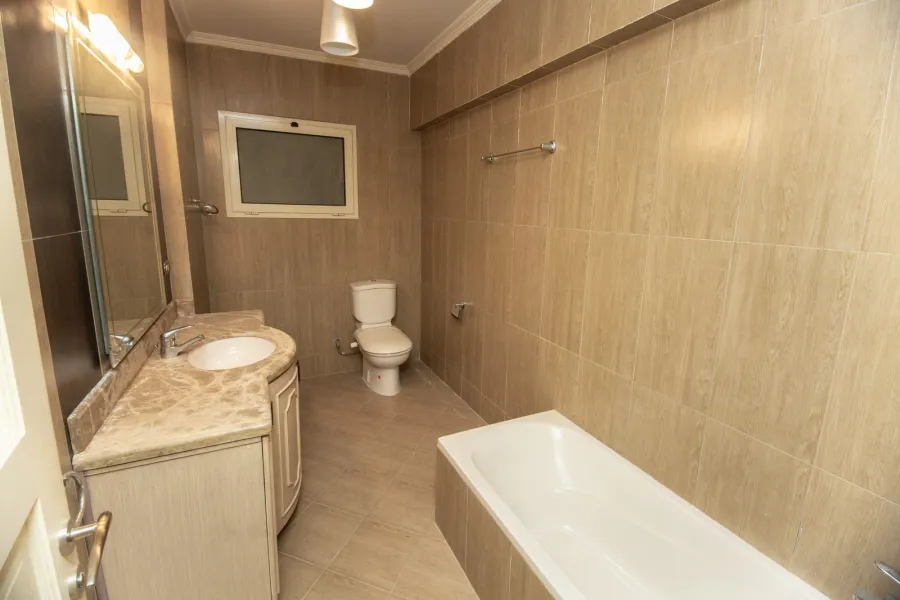 شقة للإيجار مفروش 265 ثروت (على الترام مباشرة)