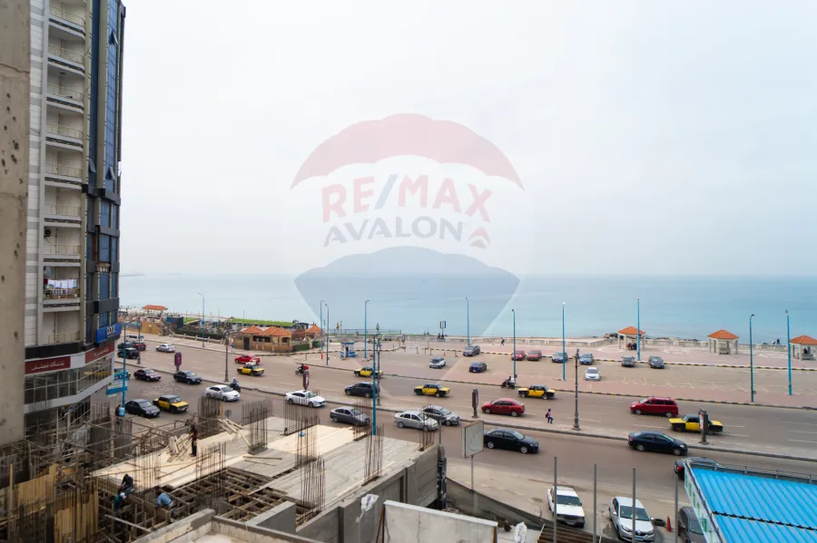 شقة للبيع 120 م صافى كامب شيزار (ثانى نمرة من البحر- فيو بحر مباشر)