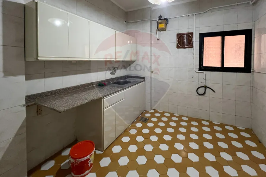 شقة للإيجار 240 م سيدي جابر (ش بهاء الدين الغتوري)