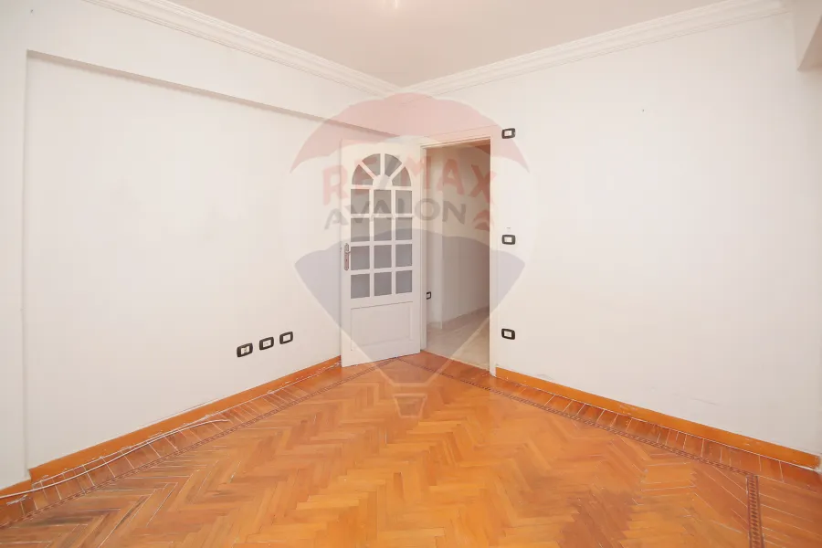 شقة  للبيع 120 م  زيزينيا (شارع ابراهيم العطار)