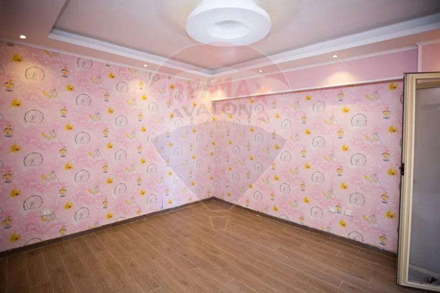 شقة للبيع 217 م سابا باشا (خطوات من ش ابو قير)