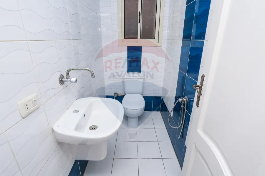 شقة للايجار 265 م رشدي (علي الترام مباشرة)