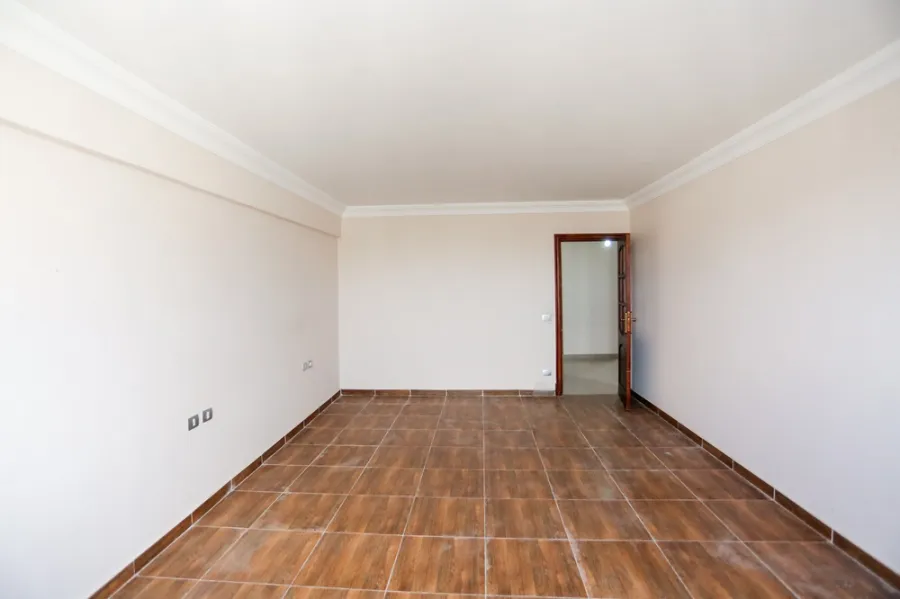 شقة للبيع 185م سموحة  ( كوبري 14 مايو)