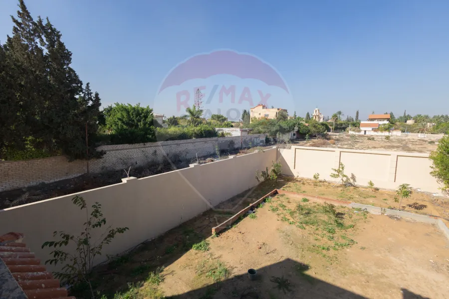 Villa for sale 615 m King Mariout (Royal Compound)