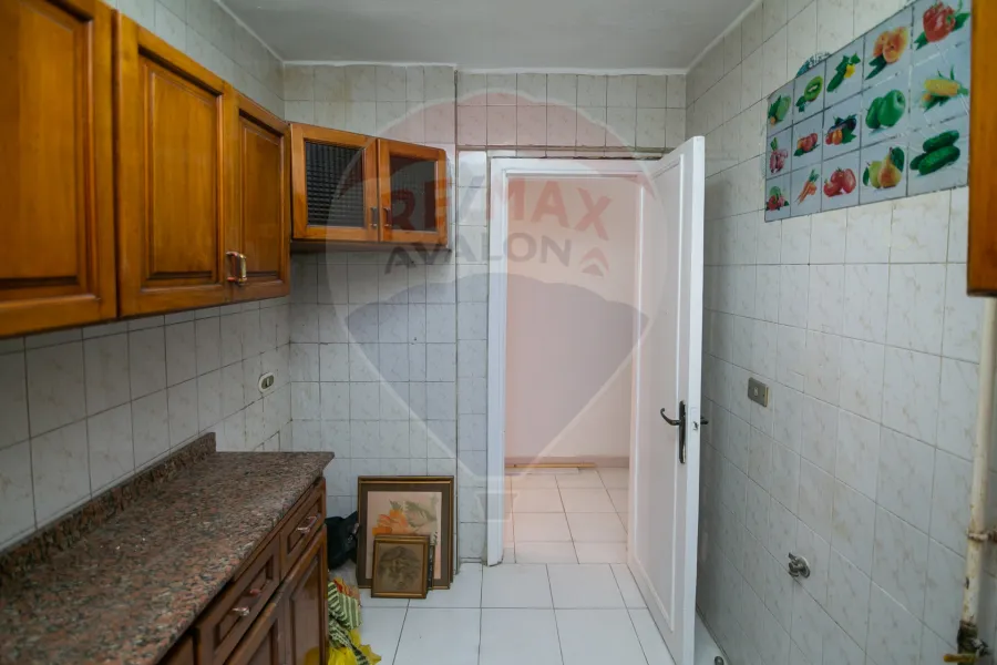 شقة للبيع 160 م سموحة (ش مصطفي كامل - خطوات من نادي سموحة)