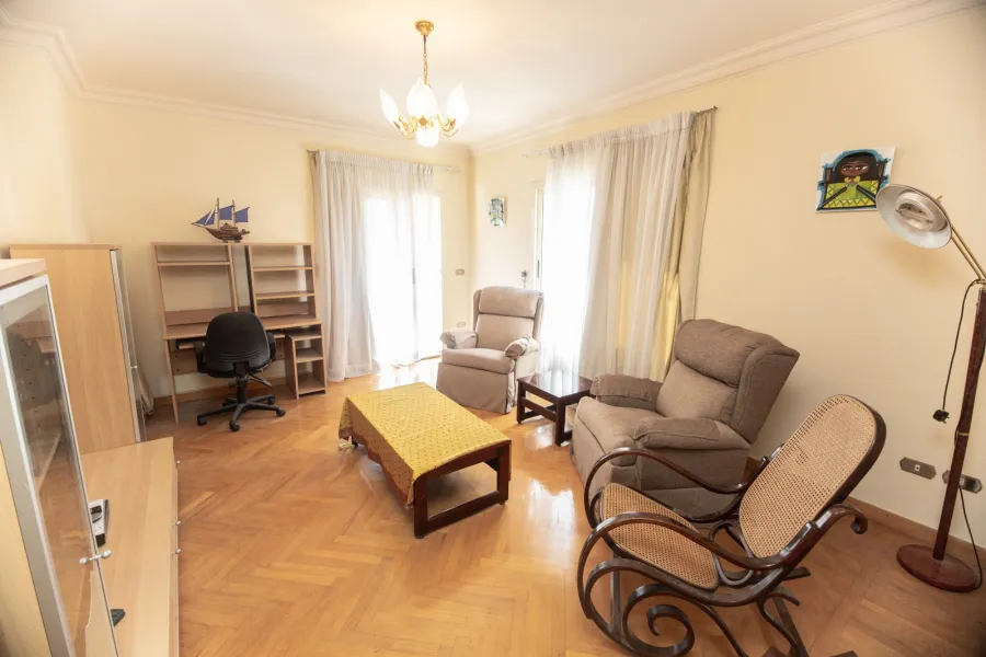 شقة للإيجار مفروش 265 ثروت (على الترام مباشرة)