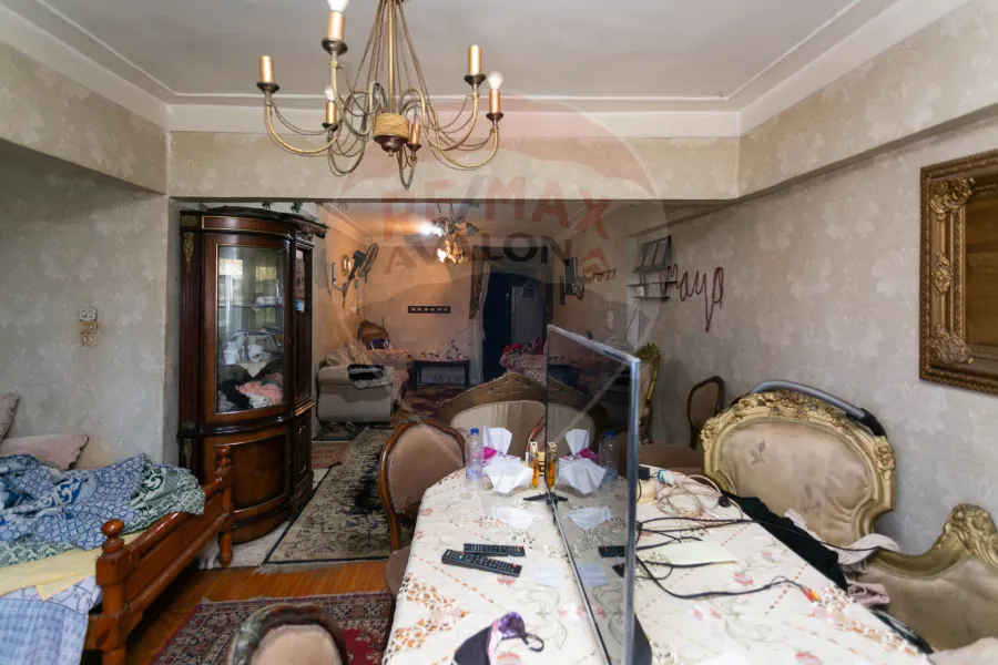 شقة للبيع 130 م محرم بك (خطوات من ش المنشا)