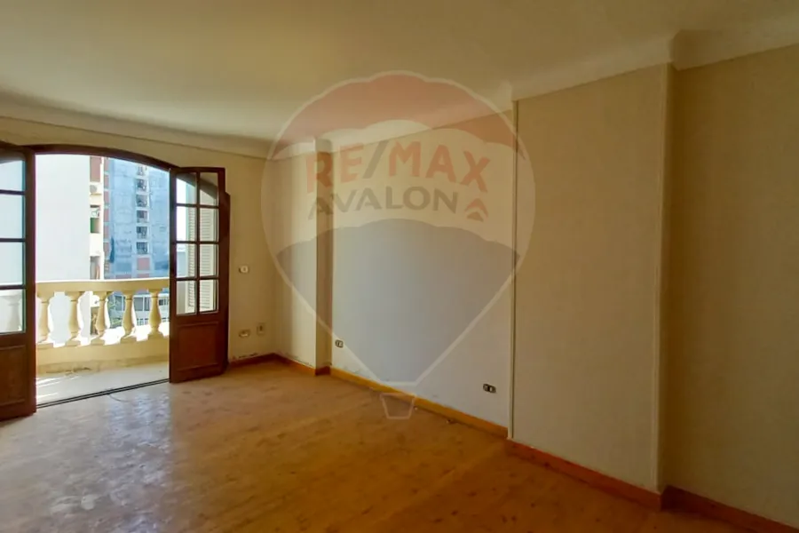 شقة للبيع 140 م كفر عبده (خطوات من ميدان سانت جيني)