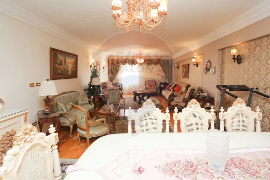 شقة للإيجار المفروش 175م  زيزنيا (خطوات من شارع ابوقير - عمارة براند)