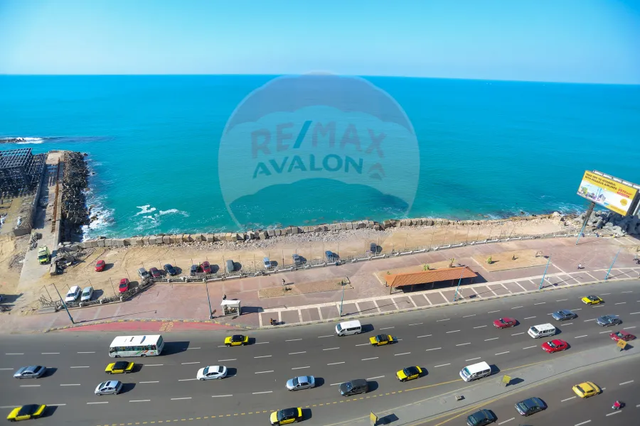 Apartment for sale 410 m in Lauran (directly on the sea)