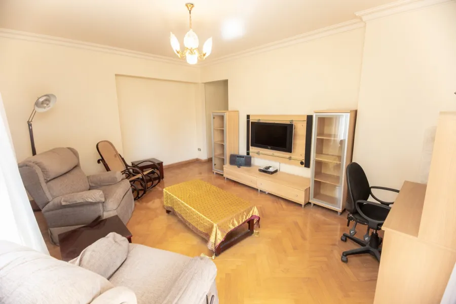 شقة للإيجار مفروش 265 ثروت (على الترام مباشرة)