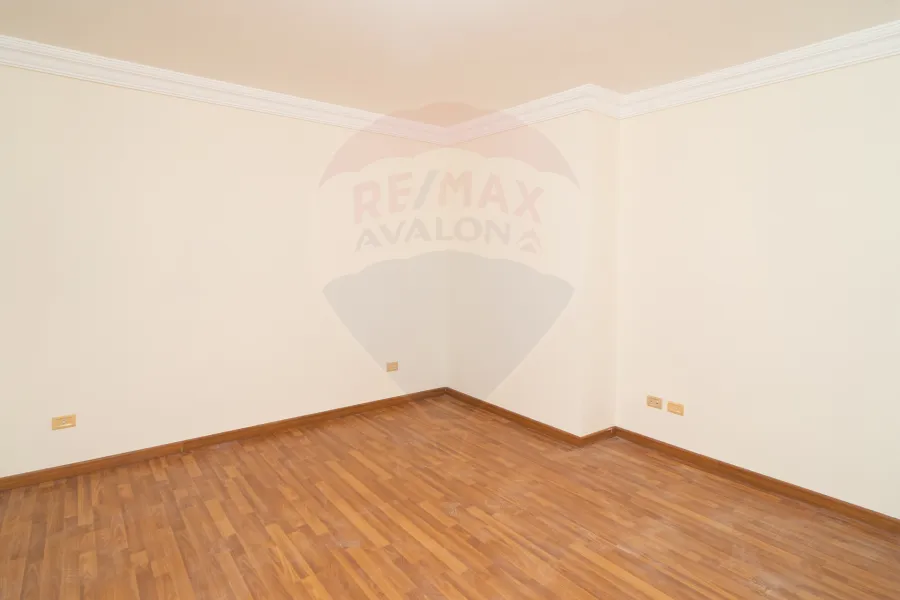 Apartment for Rent 235 m Zizinia (next to Plaza Hotel)