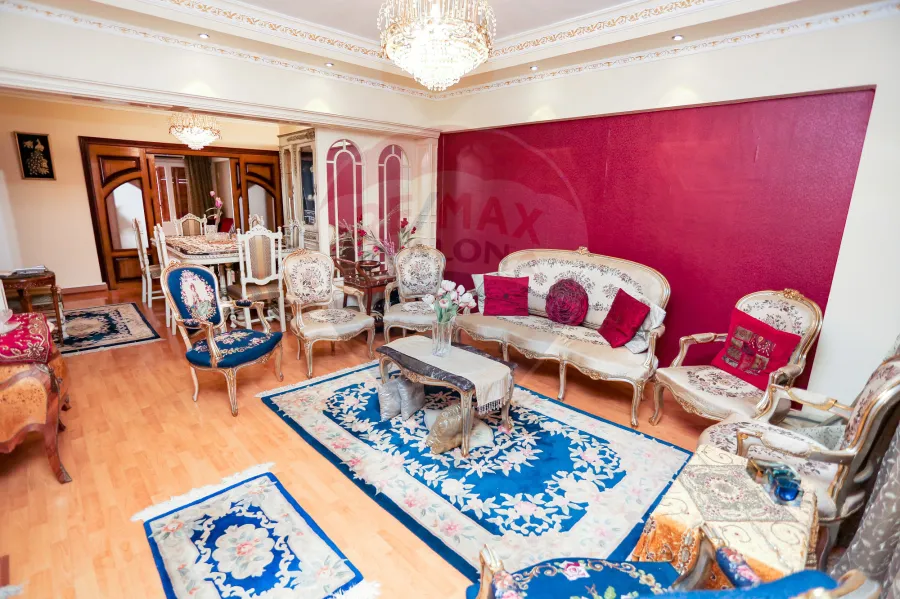 شقة للبيع 140 م رشدي (علي الترام مباشرة)