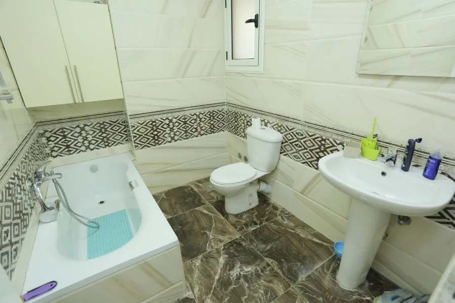 شقة للبيع 240م صافى زيزنيا -بين الترام وش ابوقير- خطوات من سان ستيفانو والبحر